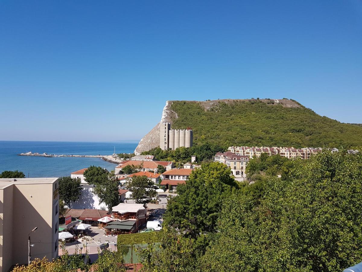 Family Hotel Venera Kavarna Exterior photo