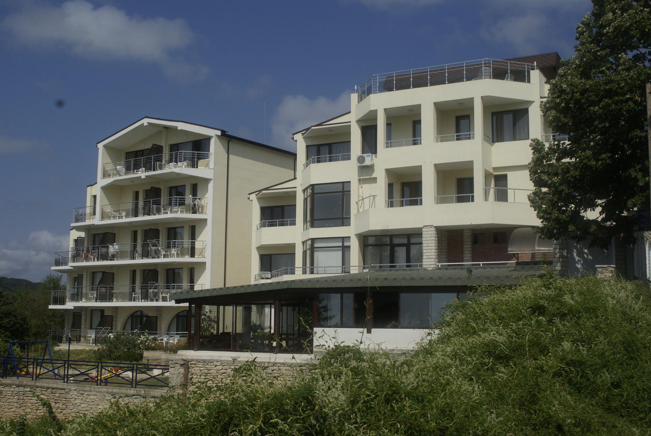 Family Hotel Venera Kavarna Exterior photo